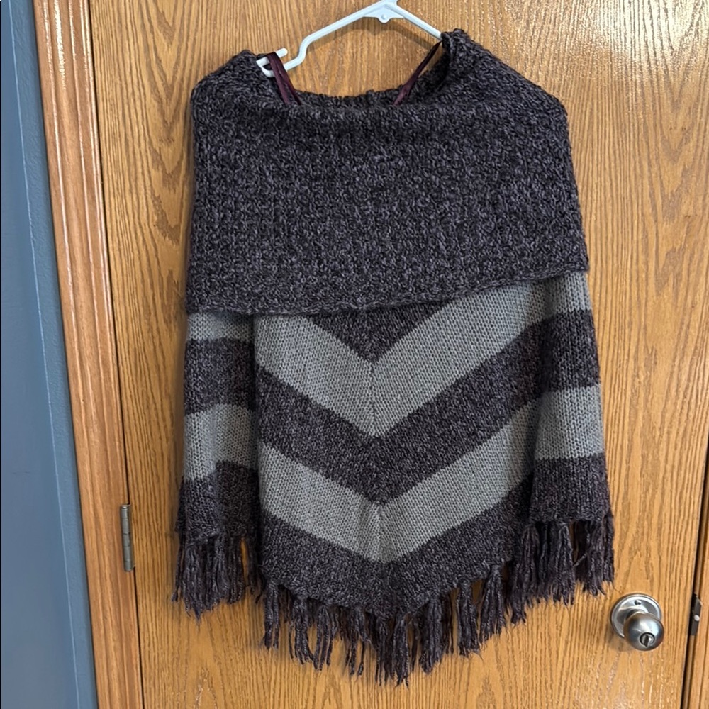 Bandolino purple  and Light Gray Chevron Poncho